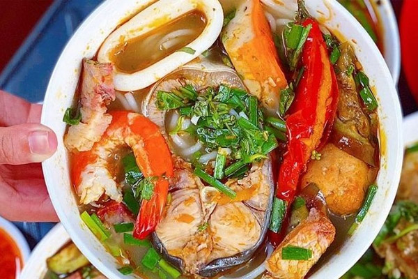 Bún mắm chị Yến 7 ngày 7 món