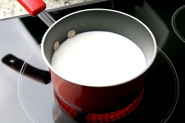 Đun sôi để bảo quản sữa tươi lâu hơn Đun sôi để bảo quản sữa tươi lâu hơn