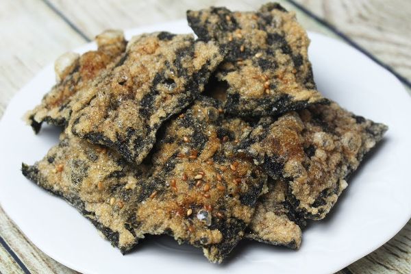 Món ăn vặt cơm cháy rong biển giòn rụm