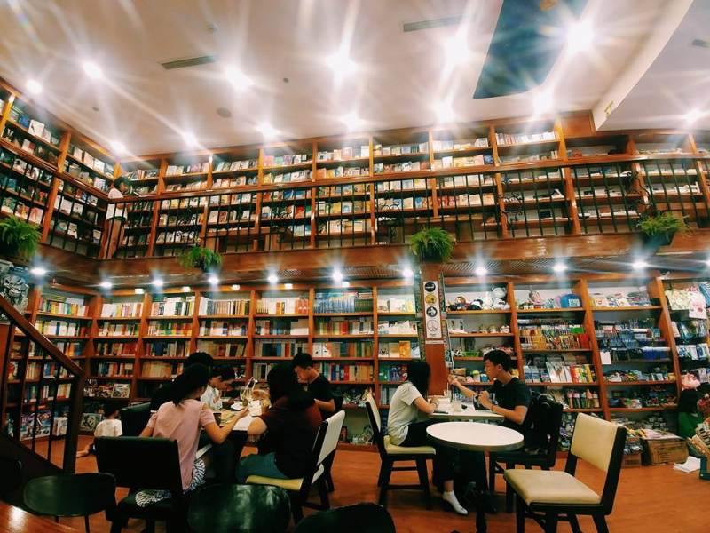 Đầy đủ bàn ghế cho các bạn sinh viên Đầy đủ bàn ghế cho các bạn sinh viên