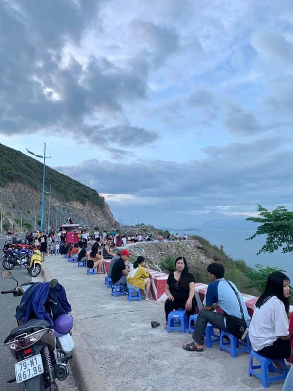 Ăn vặt cá viên chiên Nha Trang